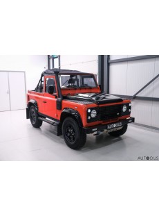 1:18 LAND ROVER DEFENDER 90...