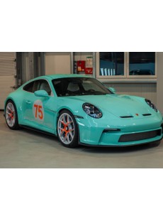 1:18 PORSCHE 911 (992) MINT...